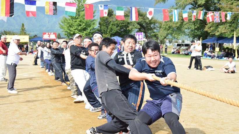 運動会綱引きの写真