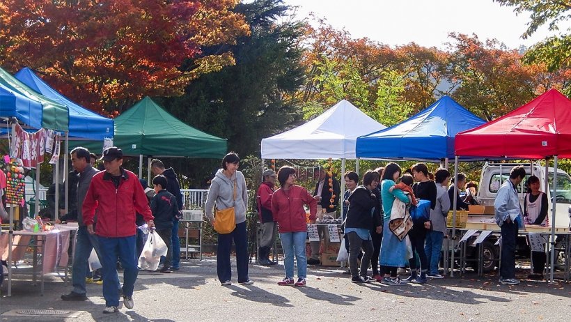 ALL致芳市の色とりどりのテント