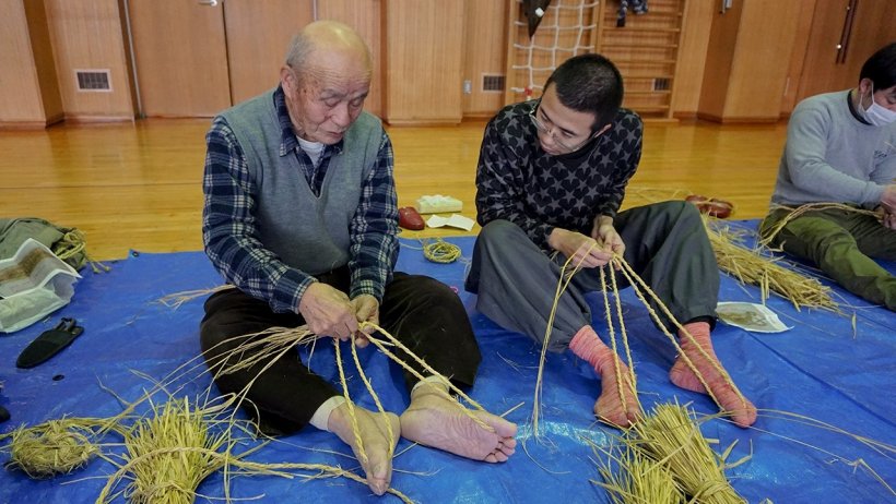 師匠に手解きをうける参加者