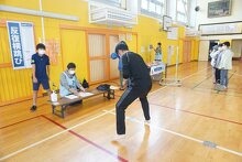 体力測定(反復横跳び)