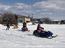 モービルに1人で乗って出発